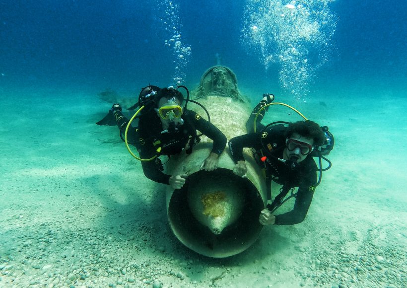 DIVING TO THE WRECK PLANE MIG-21